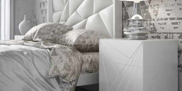 Detalle de cabecero y mesilla de dormitorio 11a-0079 en color blanco con detalles geométricos