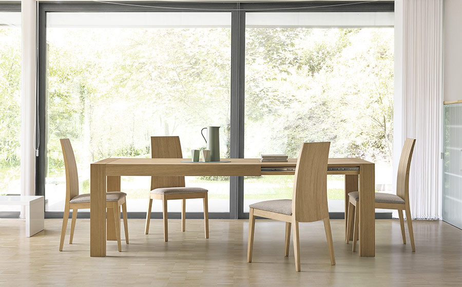 Mesa extensible y sillas de comedor 14b-0024 madera vista ambiente frontal