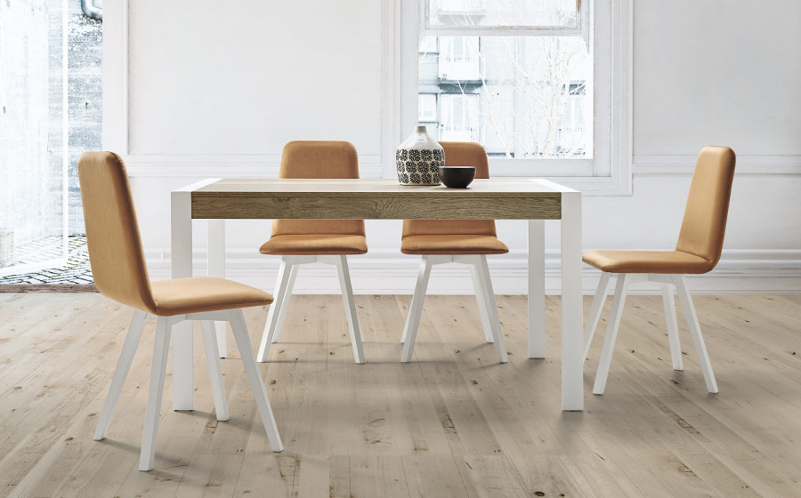 Mesa y sillas de comedor 14b-0026 color blanco y madera vista ambiente frontal