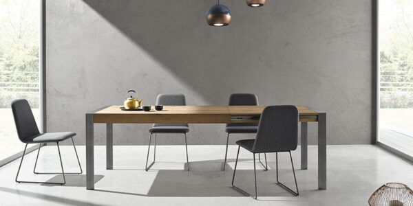 Mesas y sillas de comedor 14b-0026 color gris con madera vista ambiente lateral