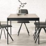 Mesas y sillas de comedor 14b-0026 color negro con madera vista ambiente lateral