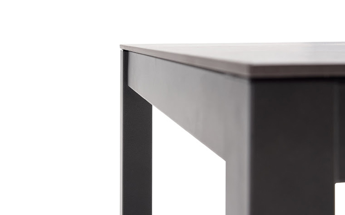Detalle de patas de mesa de cocina 15b-0001 color gris y marrón vista técnica